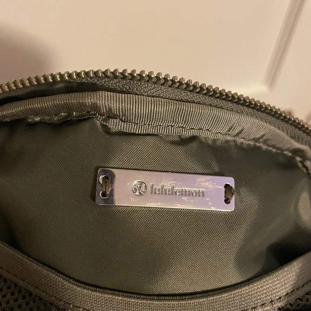 NWOT Lululemon Athletica Camo Belt Bag - Picture 8 of 8